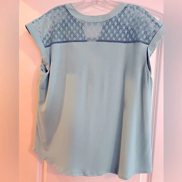 Fortune & Ivy: Peyton Lace Detail Top (light green) - Picture 3 of 4